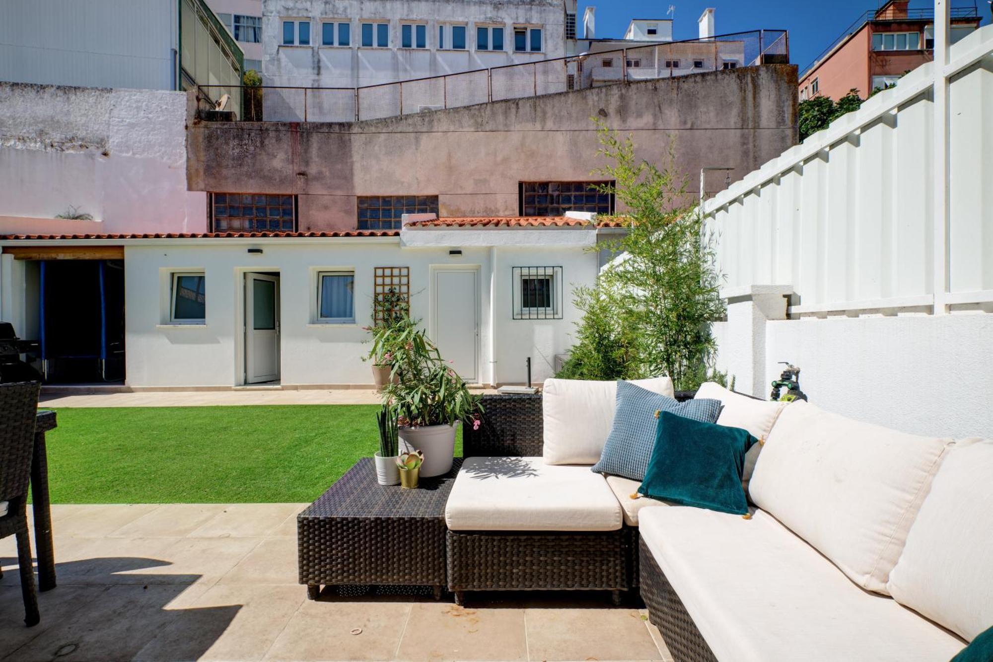 Comfortable Town House In Quiet Area By Lovelystay Casa vacanze Lisbona